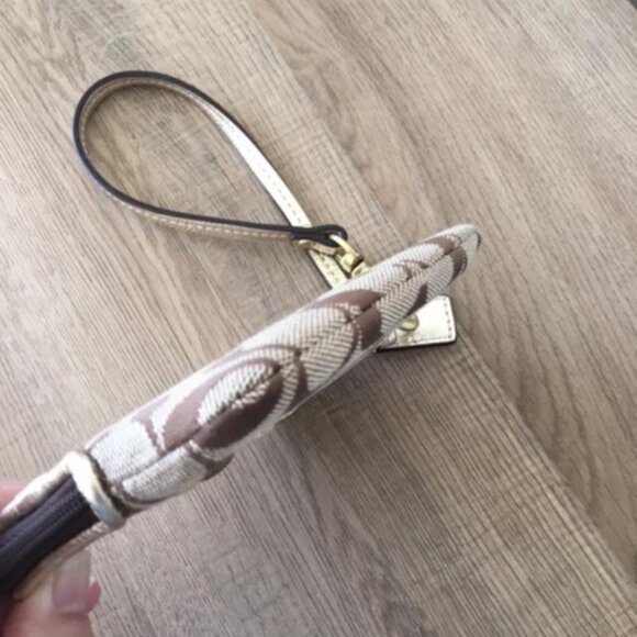 Coach Signature Brown Jacquard Wristlet with Yellow Floral Accent EUC - Picture 8 of 9